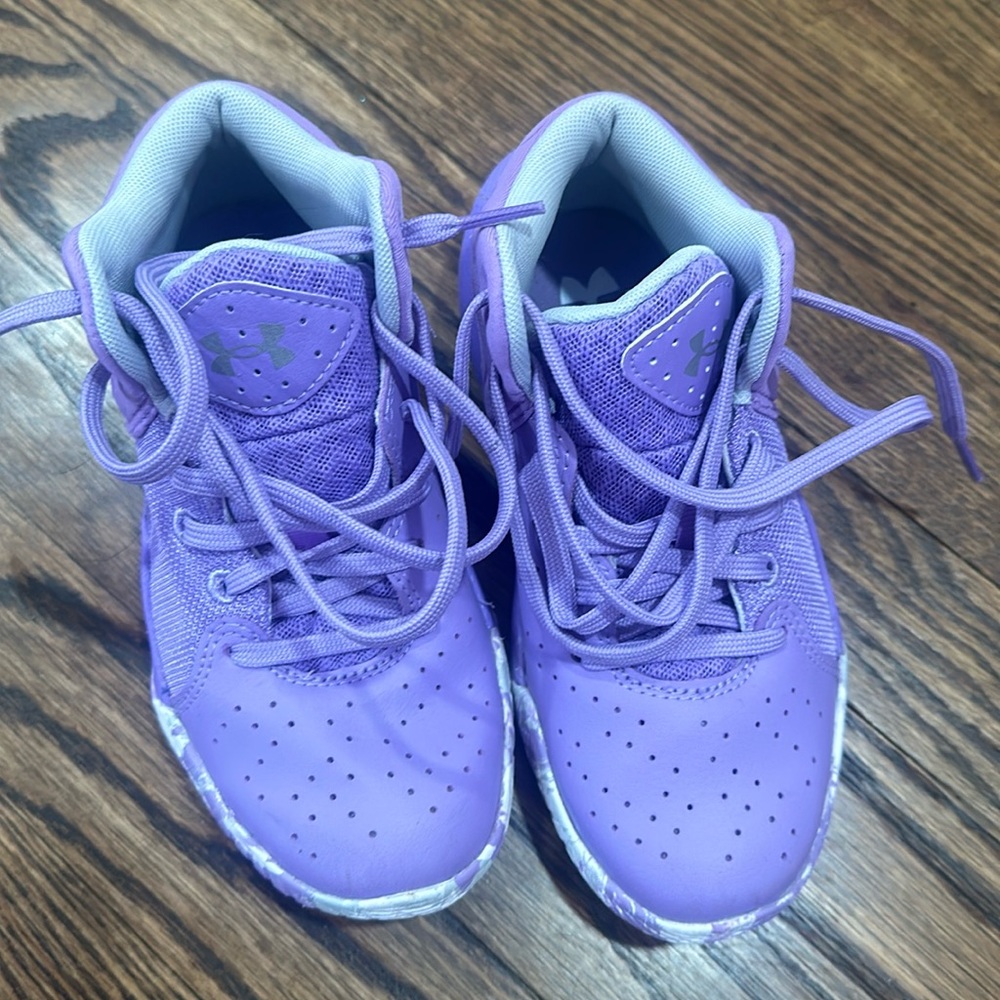 Under Armour Girls 13k basketball sneakers